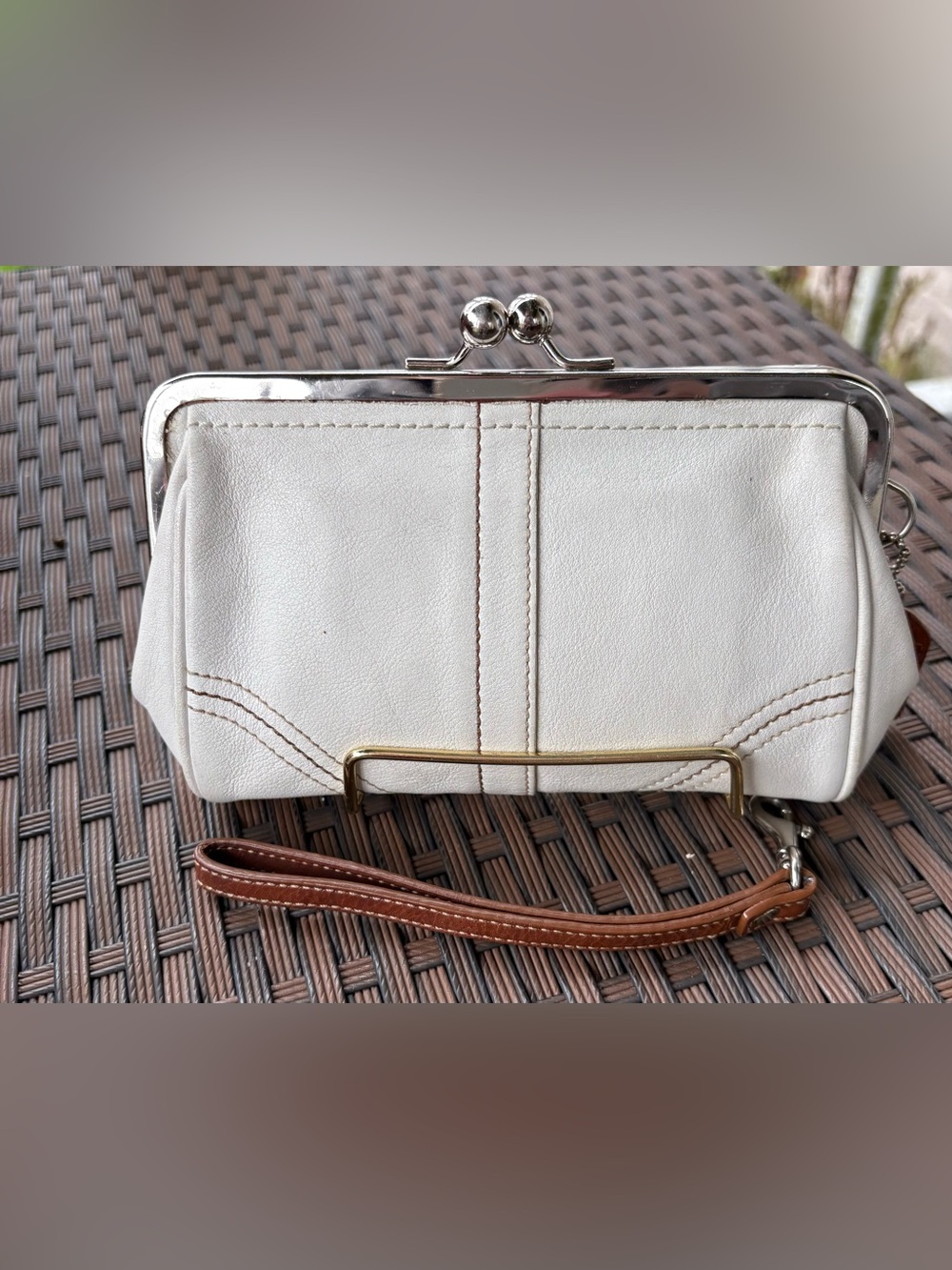Coach Vintage Y2K Soho Framed Wristlet/Clutch. White/Brown/Silver.